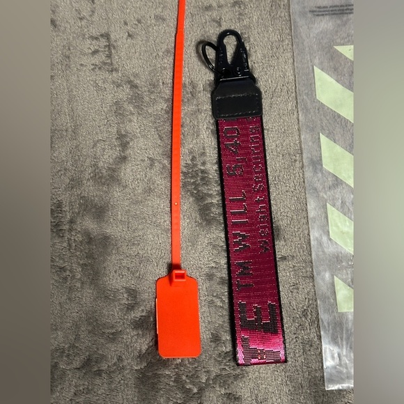 Off-White Hot Pink and Black Keychain New - Picture 4 of 6